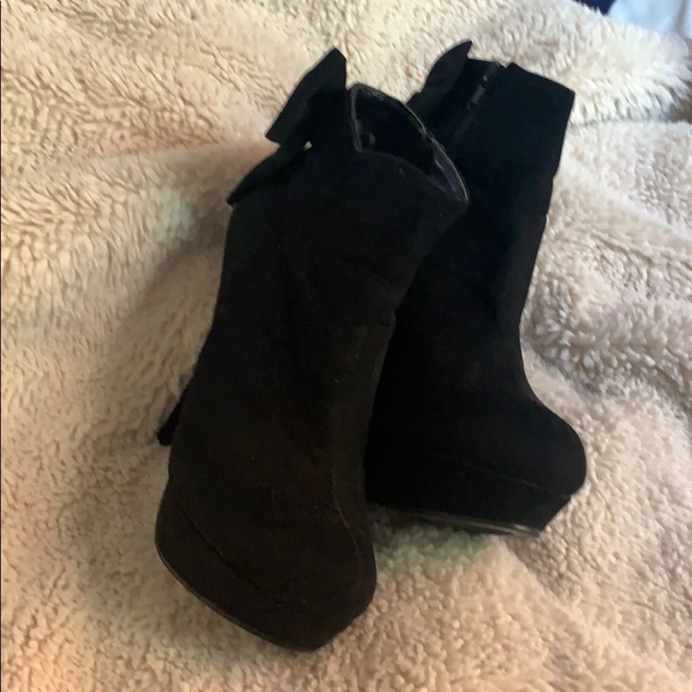 Ankle boot 8.5 Swede dark black/bow in the back